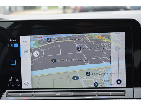 Volkswagen Golf 1.5 eTSI Active Business | Open dak | Carplay | Stoelverwarming | Digitale tellers | IQ-Light | LM-Velgen