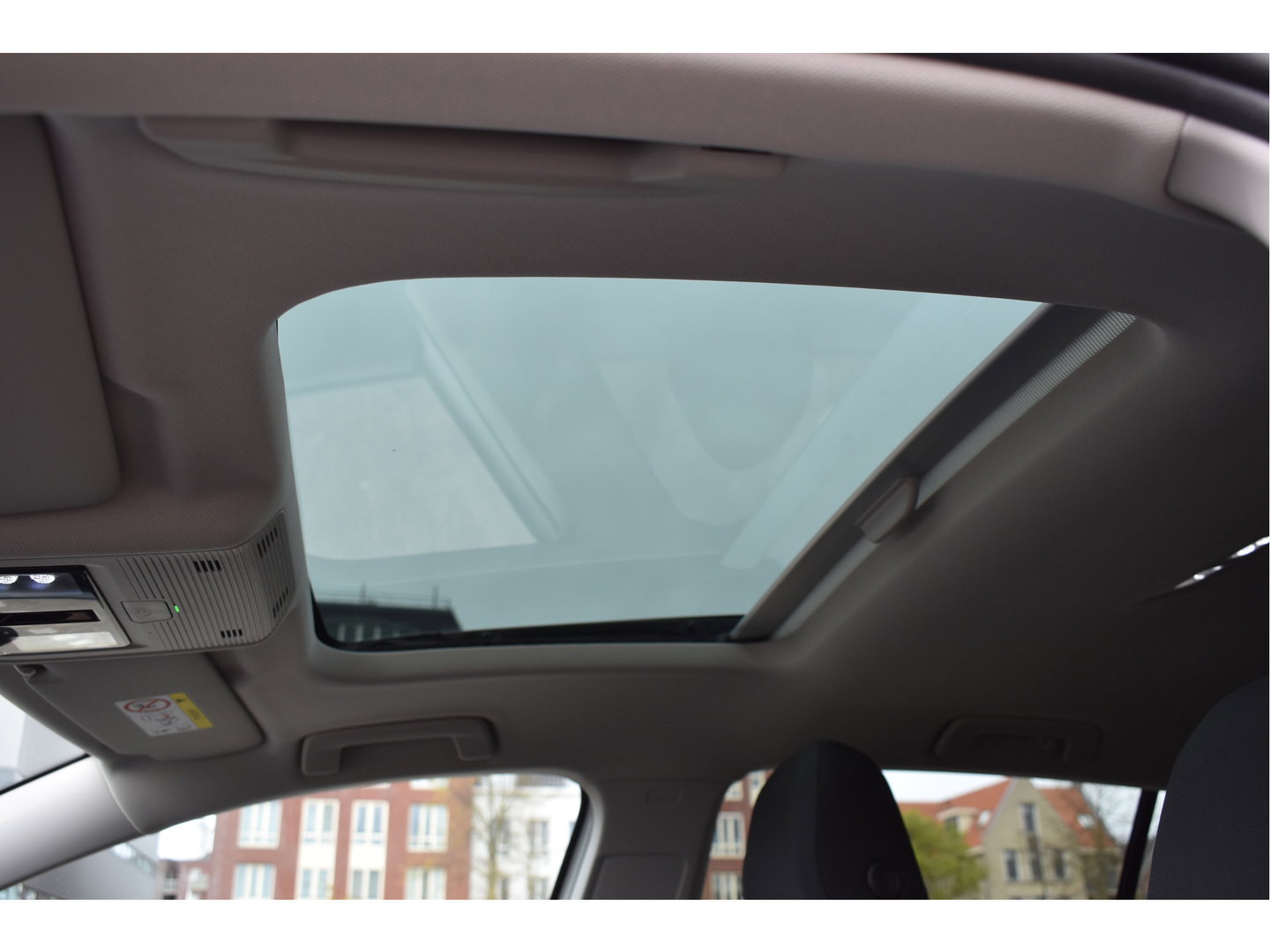 Volkswagen Golf 1.5 eTSI Active Business | Open dak | Carplay | Stoelverwarming | Digitale tellers | IQ-Light | LM-Velgen