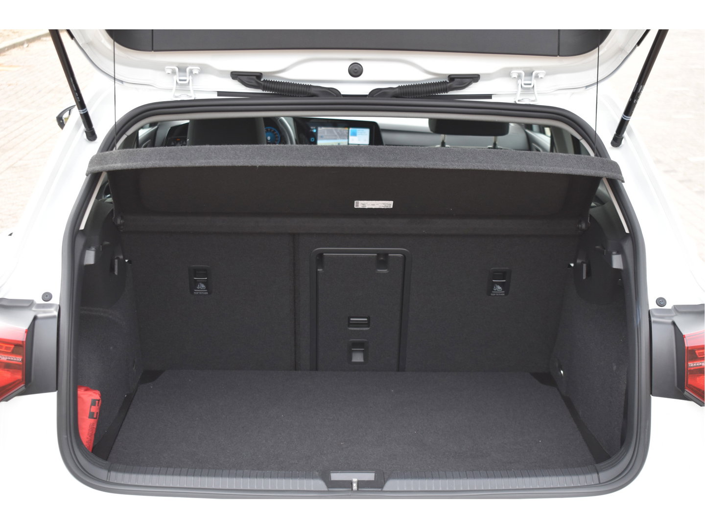 Volkswagen Golf 1.5 eTSI Active Business | Open dak | Carplay | Stoelverwarming | Digitale tellers | IQ-Light | LM-Velgen