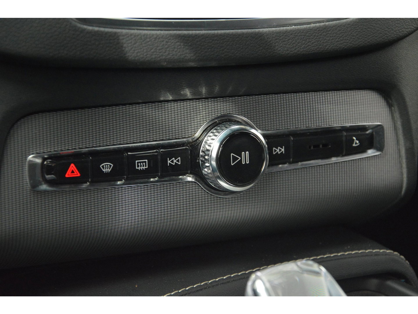 Volvo XC90 T8 Hybride AWD Plus Dark LONG RANGE | Luchtvering | Head-Up | Panoramadak | 360° Camera |Trekhaak |