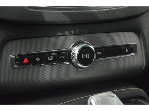 Volvo XC90 T8 Hybride AWD Plus Dark LONG RANGE | Luchtvering | Head-Up | Panoramadak | 360° Camera |Trekhaak |