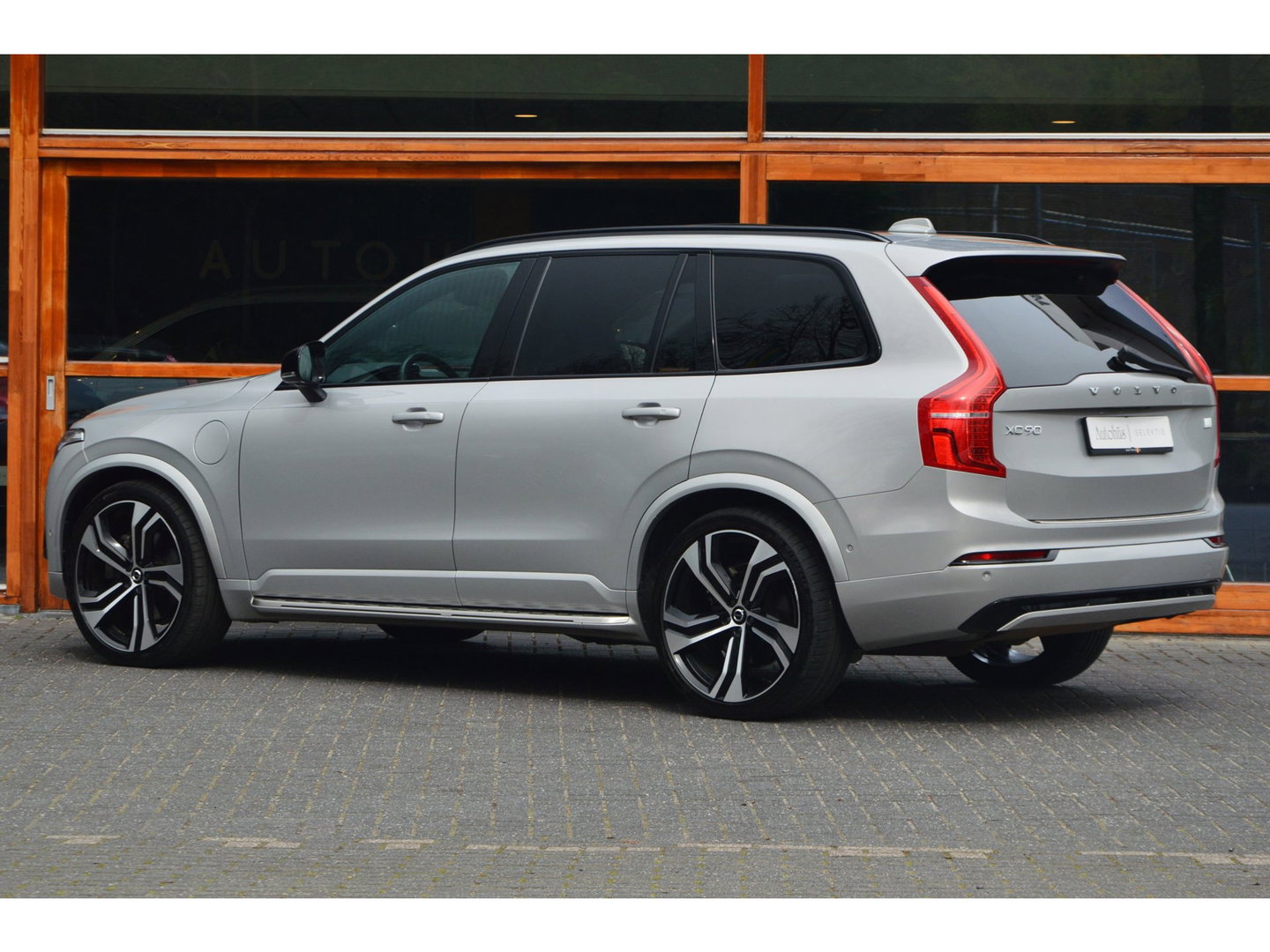 Volvo XC90 T8 Hybride AWD Plus Dark LONG RANGE | Luchtvering | Head-Up | Panoramadak | 360° Camera |Trekhaak |