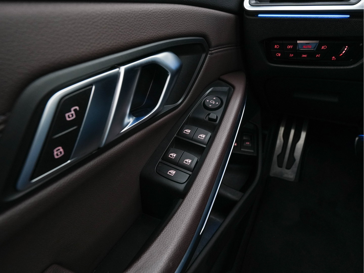 BMW 3 Serie Touring 330e eDrive M-Sportpack Edition (Plug-In) (INCL-BTW) *PANO | LEATHER | HEAD-UP | ADAPTIVE-CRUISE | FULL-LED | KEYLESS | DIGI-COCKPIT | HEATED-SPORTSEATS | CAMERA | HIFI-SOUND | PRIVACYGLASS | DAB+ | SHIFTPADDLES | NAVI-FULLMAP | 19"A