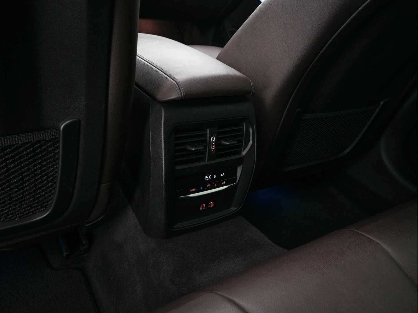 BMW 3 Serie Touring 330e eDrive M-Sportpack Edition (Plug-In) (INCL-BTW) *PANO | LEATHER | HEAD-UP | ADAPTIVE-CRUISE | FULL-LED | KEYLESS | DIGI-COCKPIT | HEATED-SPORTSEATS | CAMERA | HIFI-SOUND | PRIVACYGLASS | DAB+ | SHIFTPADDLES | NAVI-FULLMAP | 19"A