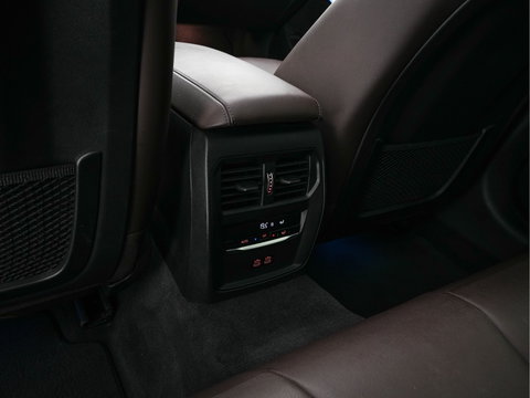 BMW 3 Serie Touring 330e eDrive M-Sportpack Edition (Plug-In) (INCL-BTW) *PANO | LEATHER | HEAD-UP | ADAPTIVE-CRUISE | FULL-LED | KEYLESS | DIGI-COCKPIT | HEATED-SPORTSEATS | CAMERA | HIFI-SOUND | PRIVACYGLASS | DAB+ | SHIFTPADDLES | NAVI-FULLMAP | 19"A