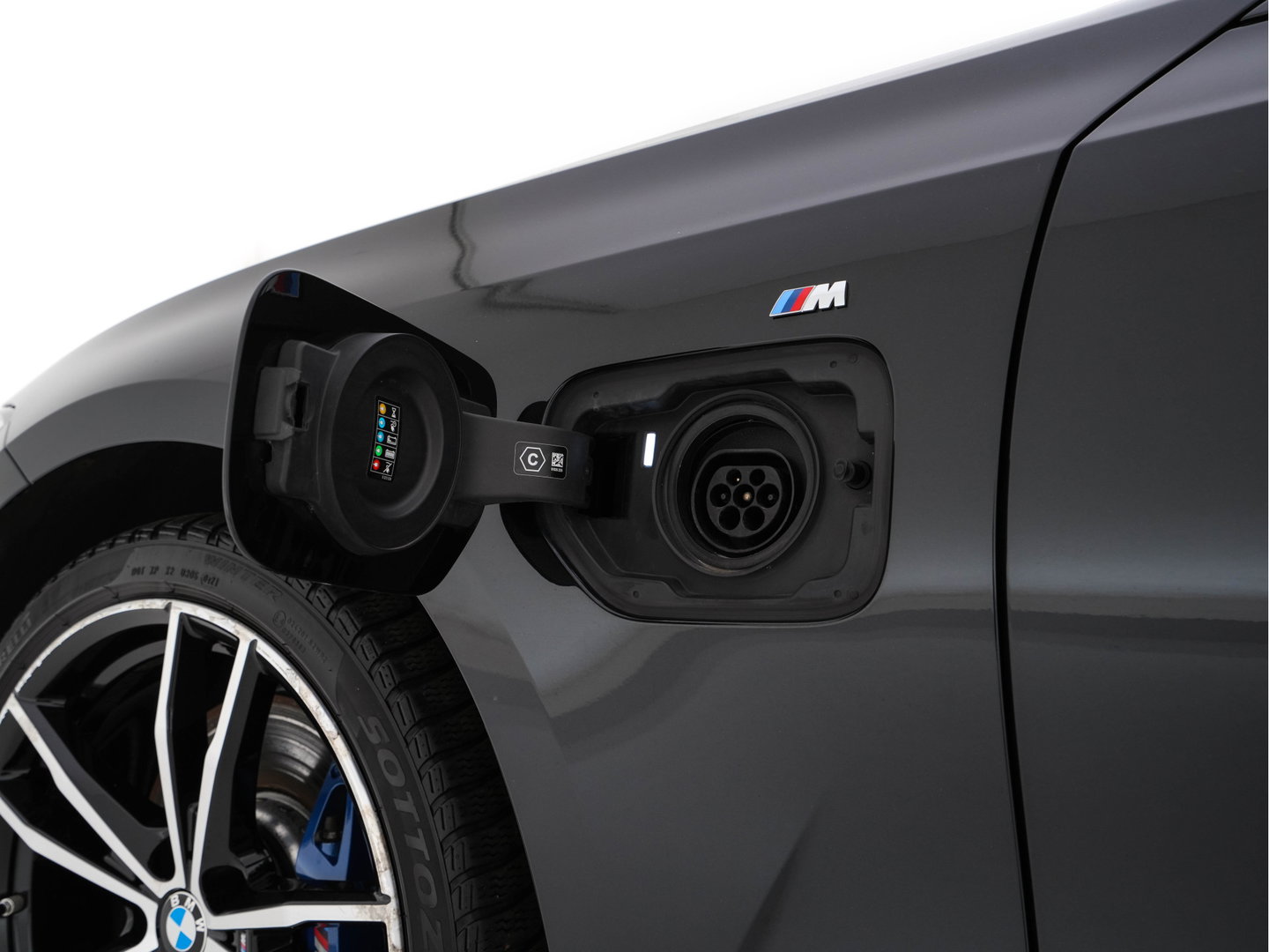 BMW 3 Serie Touring 330e eDrive M-Sportpack Edition (Plug-In) (INCL-BTW) *PANO | LEATHER | HEAD-UP | ADAPTIVE-CRUISE | FULL-LED | KEYLESS | DIGI-COCKPIT | HEATED-SPORTSEATS | CAMERA | HIFI-SOUND | PRIVACYGLASS | DAB+ | SHIFTPADDLES | NAVI-FULLMAP | 19"A