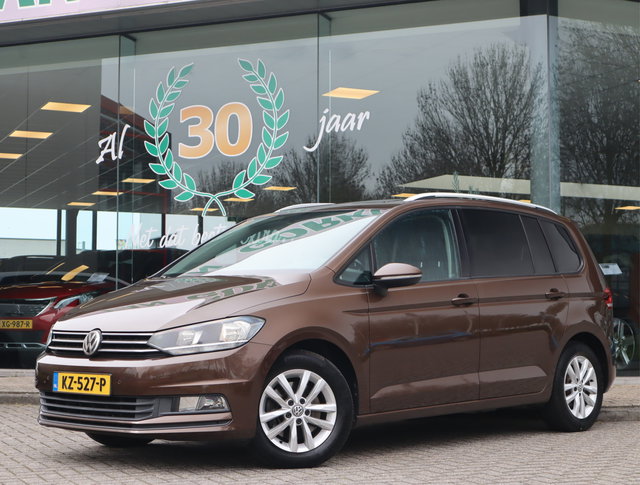 Volkswagen Touran - 1.2 TSI Connected Series Navi / Climate / Trekh / Pano / 7 Persoons