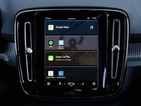 Volvo XC40 RECHARGE PRO/ PANORAMADAK/ 360°CAMERA/ TREKHAAK/ ELEKT. STOELEN/ H&K AUDIO