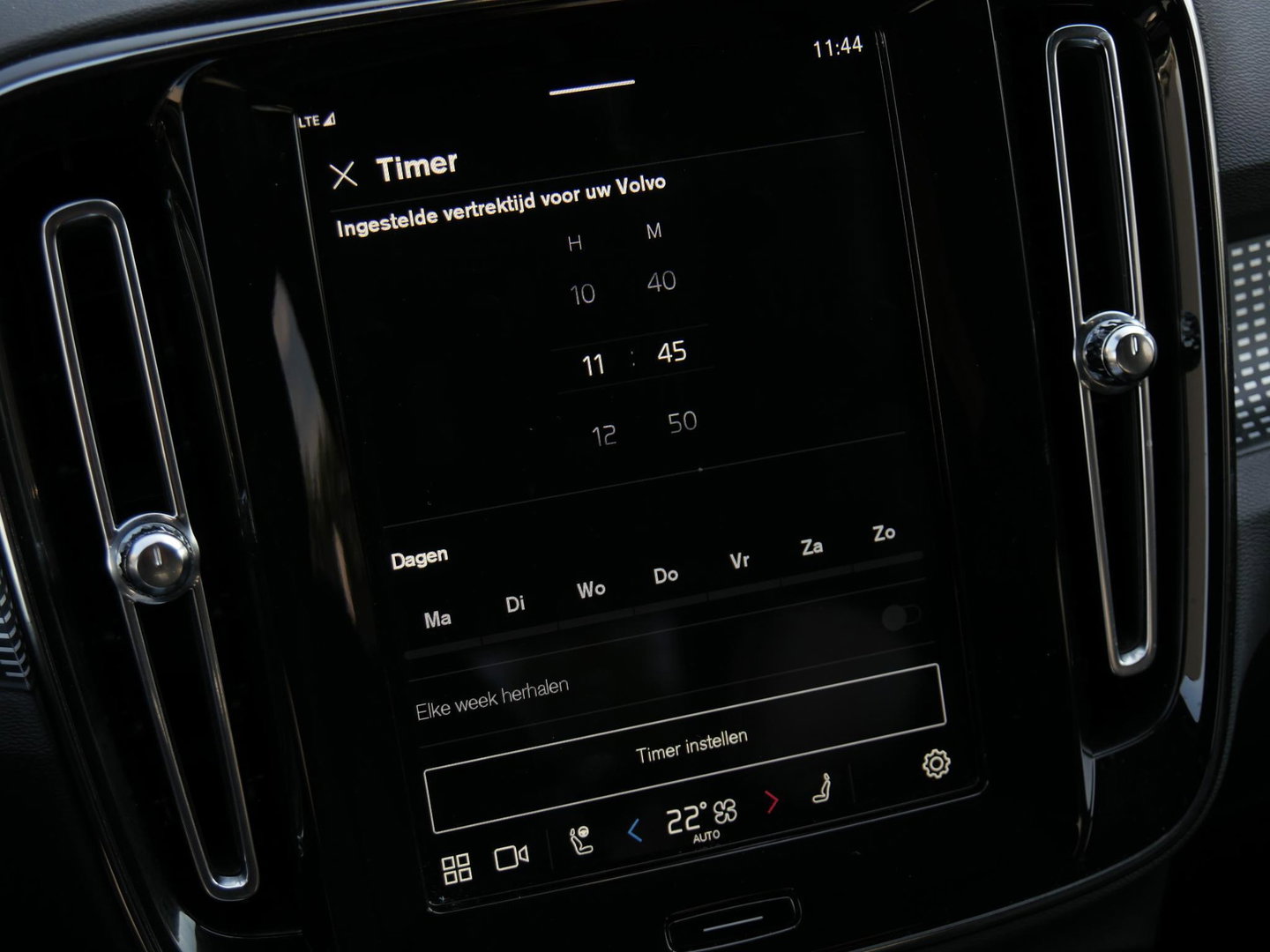 Volvo XC40 RECHARGE PRO/ PANORAMADAK/ 360°CAMERA/ TREKHAAK/ ELEKT. STOELEN/ H&K AUDIO/ SOH 94%