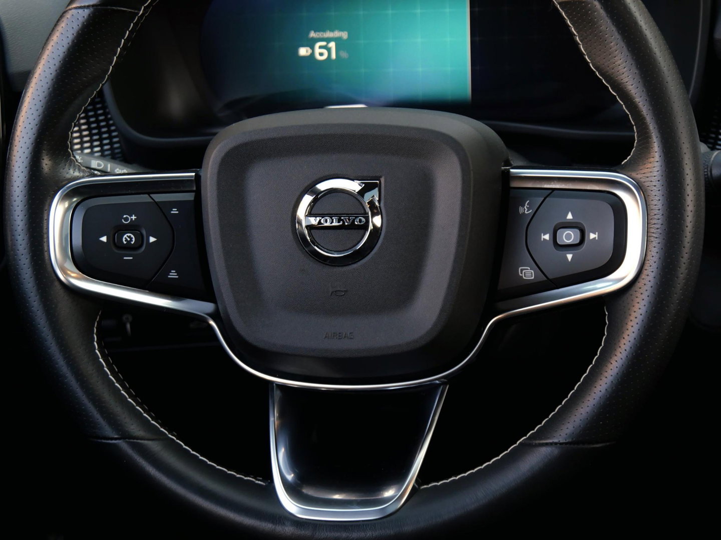 Volvo XC40 RECHARGE PRO/ PANORAMADAK/ 360°CAMERA/ TREKHAAK/ ELEKT. STOELEN/ H&K AUDIO/ SOH 94%