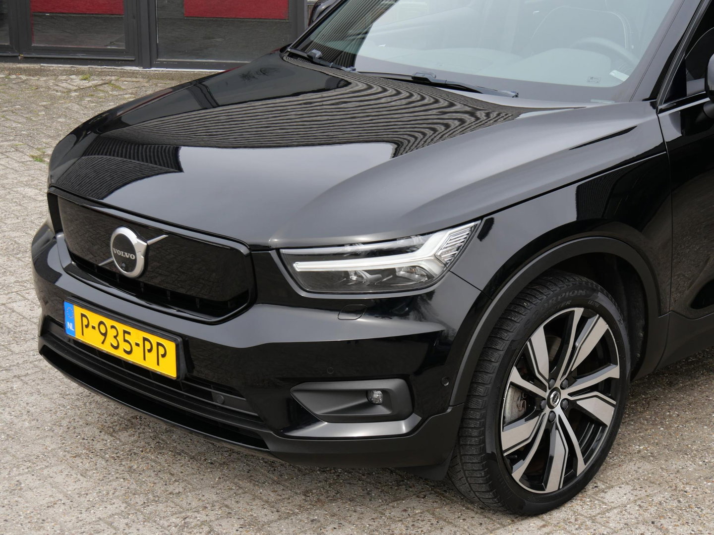 Volvo XC40 RECHARGE PRO/ PANORAMADAK/ 360°CAMERA/ TREKHAAK/ ELEKT. STOELEN/ H&K AUDIO