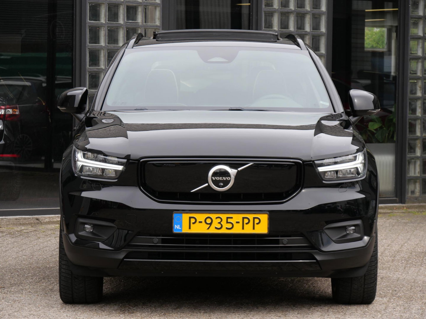 Volvo XC40 RECHARGE PRO/ PANORAMADAK/ 360°CAMERA/ TREKHAAK/ ELEKT. STOELEN/ H&K AUDIO/ SOH 94%