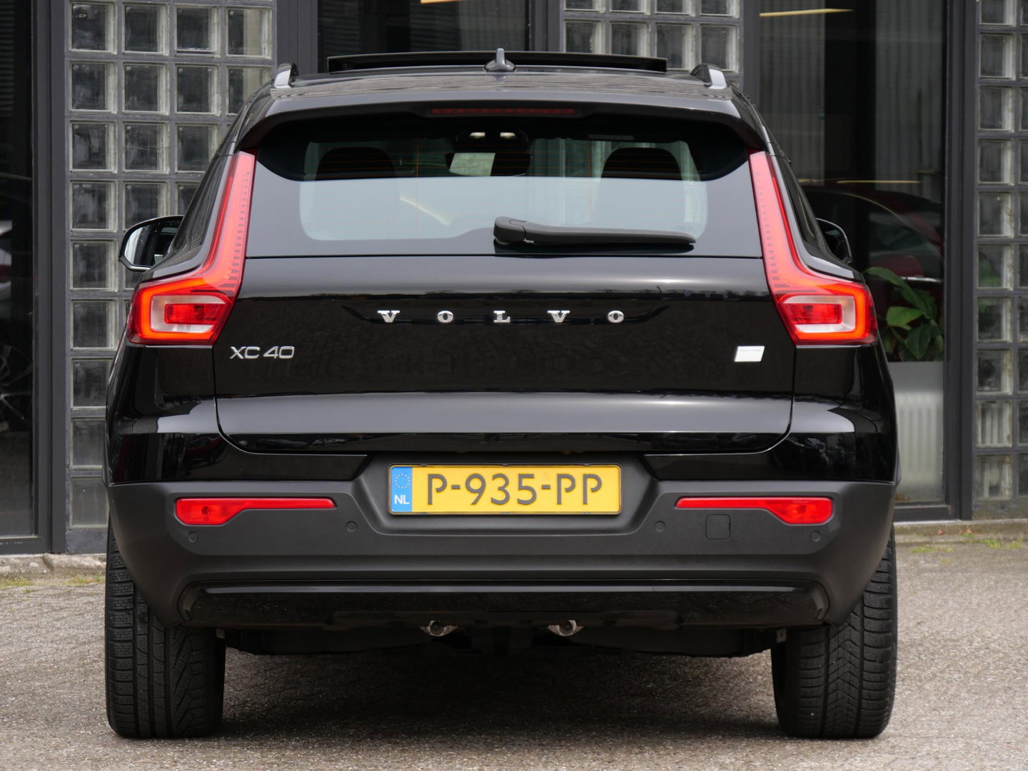 Volvo XC40 RECHARGE PRO/ PANORAMADAK/ 360°CAMERA/ TREKHAAK/ ELEKT. STOELEN/ H&K AUDIO/ SOH 94%