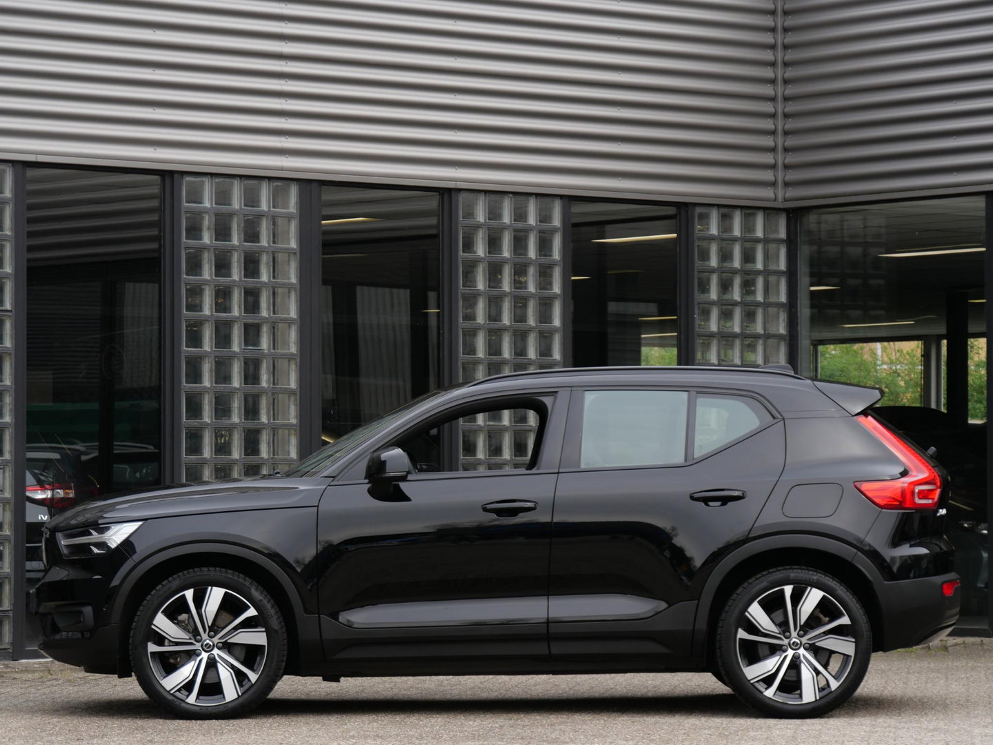 Volvo XC40 RECHARGE PRO/ PANORAMADAK/ 360°CAMERA/ TREKHAAK/ ELEKT. STOELEN/ H&K AUDIO/ SOH 94%