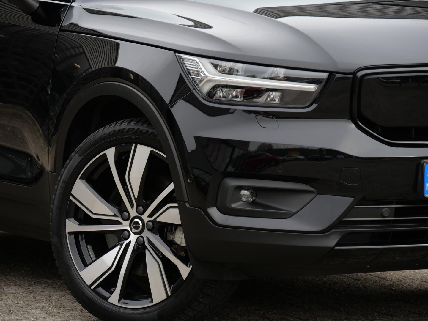 Volvo XC40 RECHARGE PRO/ PANORAMADAK/ 360°CAMERA/ TREKHAAK/ ELEKT. STOELEN/ H&K AUDIO