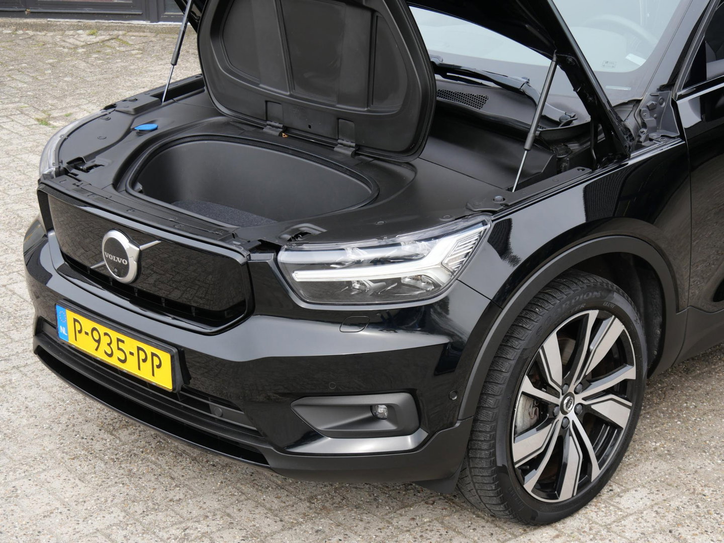 Volvo XC40 RECHARGE PRO/ PANORAMADAK/ 360°CAMERA/ TREKHAAK/ ELEKT. STOELEN/ H&K AUDIO/ SOH 94%