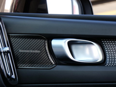 Volvo XC40 RECHARGE PRO/ PANORAMADAK/ 360°CAMERA/ TREKHAAK/ ELEKT. STOELEN/ H&K AUDIO