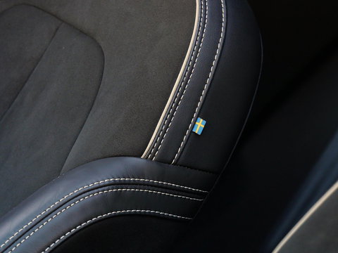 Volvo XC40 RECHARGE PRO/ PANORAMADAK/ 360°CAMERA/ TREKHAAK/ ELEKT. STOELEN/ H&K AUDIO