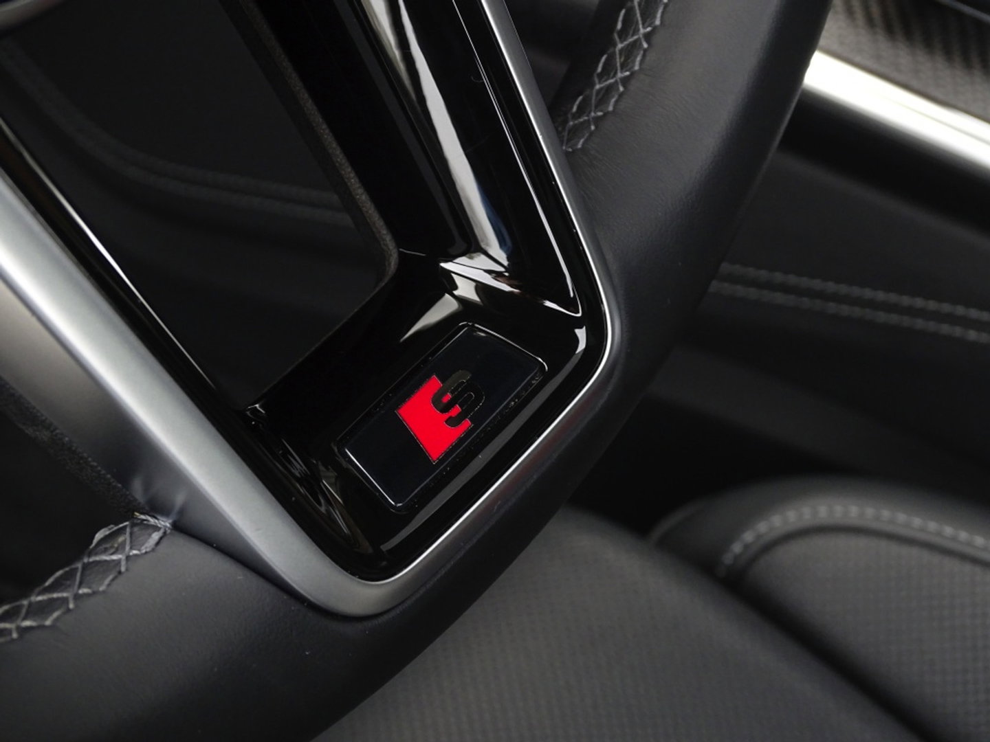 Audi A6 Avant 55 TFSIe 367PK Quattro / S6 Edit / Pano / Matrix / 360° / carbon