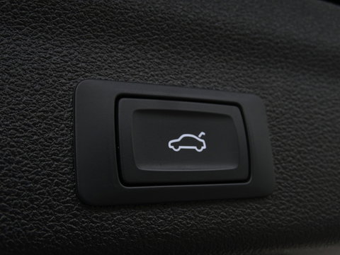 Audi A6 Avant 55 TFSIe 367PK Quattro / S6 Edit / Pano / Matrix / 360° / carbon