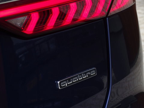 Audi A6 Avant 55 TFSIe 367PK Quattro / S6 Edit / Pano / Matrix / 360° / carbon