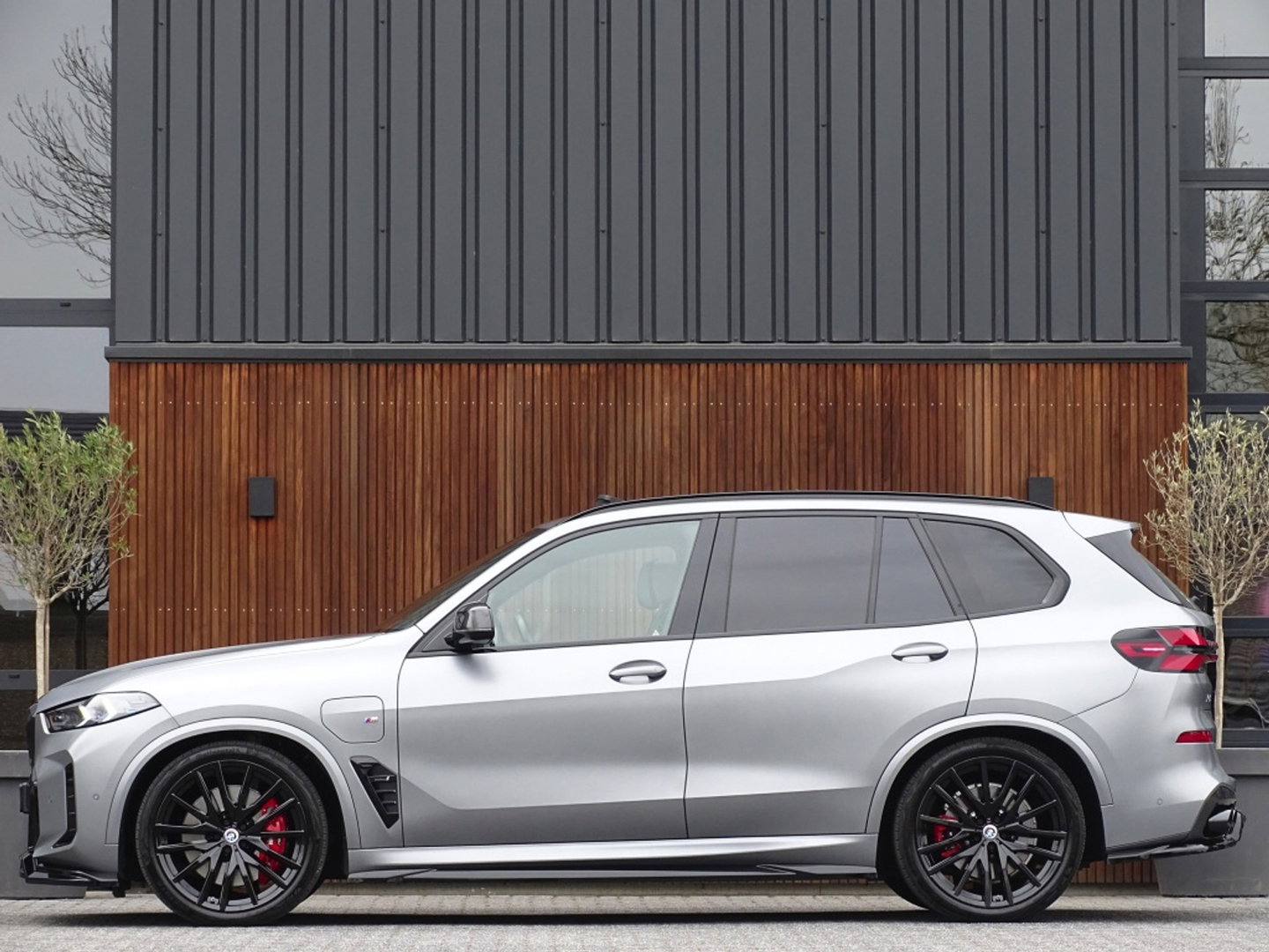 BMW X5 50e 490PK X-Drive M- Individual / Frozen Grey / Carbon