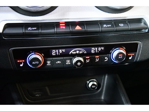 Audi Q2 35 TFSI S-Line, Pano, Camera, Navi