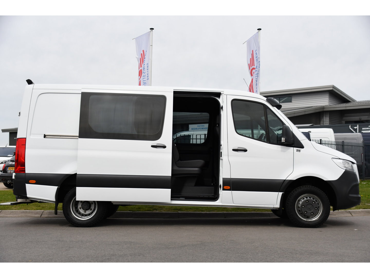 Mercedes-Benz Sprinter 516 2.2 CDI L2H1 DC PB Edition N1! Camera, Cruise, Carplay, 3500kg Trekhaak, Stoelverwarming, 164pk, geveerde stoel, Uniek!