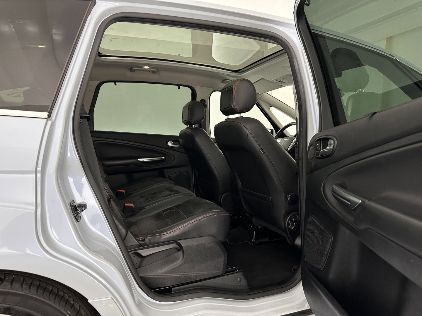 Ford S-Max 2.0 EcoBoost S Edition Aut. *PANO | LEATHER-MICROFIBRE | XENON | SPORTSEATS | NAVI-FULLMAP | PRIVACY-GLASS | ECC | PDC | CRUISE | 18''ALU | TOWBAR*