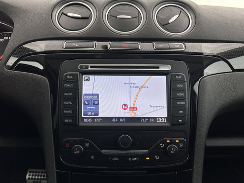 Ford S-Max 2.0 EcoBoost S Edition Aut. *PANO | LEATHER-MICROFIBRE | XENON | SPORTSEATS | NAVI-FULLMAP | PRIVACY-GLASS | ECC | PDC | CRUISE | 18''ALU | TOWBAR*