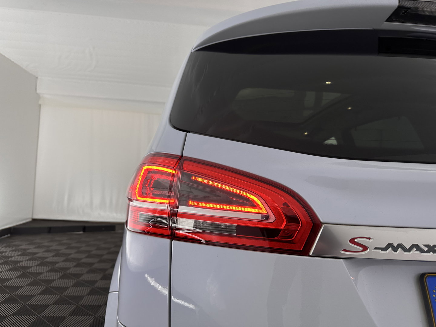 Ford S-Max 2.0 EcoBoost S Edition Aut. *PANO | LEATHER-MICROFIBRE | XENON | SPORTSEATS | NAVI-FULLMAP | PRIVACY-GLASS | ECC | PDC | CRUISE | 18''ALU | TOWBAR*