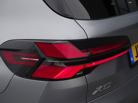 BMW X5 50e 490PK X-Drive M- Individual / Frozen Grey / Carbon