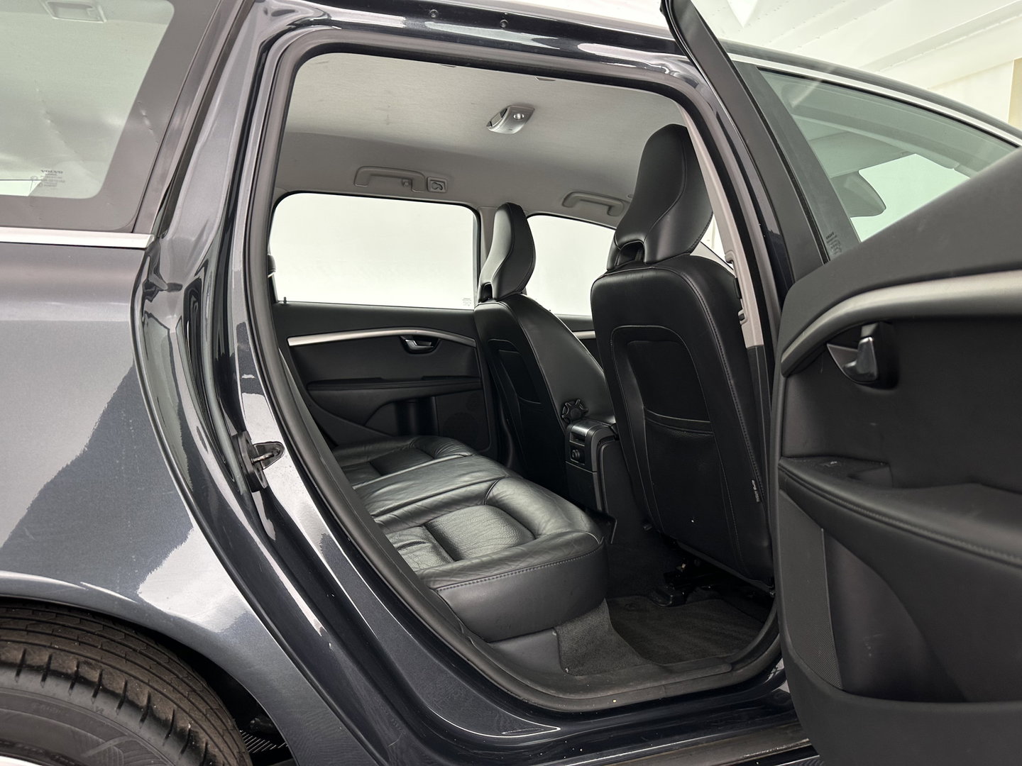 Volvo V70 1.6 T4 Limited Edition Aut. *LEATHER | XENON | NAVI-FULLMAP | HEATED-COMFORTSEATS | ECC | PDC | CRUISE | 17''ALU*