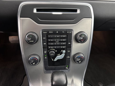 Volvo V70 1.6 T4 Limited Edition Aut. *LEATHER | XENON | NAVI-FULLMAP | HEATED-COMFORTSEATS | ECC | PDC | CRUISE | 17''ALU*