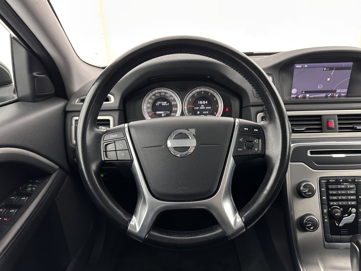 Volvo V70 1.6 T4 Limited Edition Aut. *LEATHER | XENON | NAVI-FULLMAP | HEATED-COMFORTSEATS | ECC | PDC | CRUISE | 17''ALU*