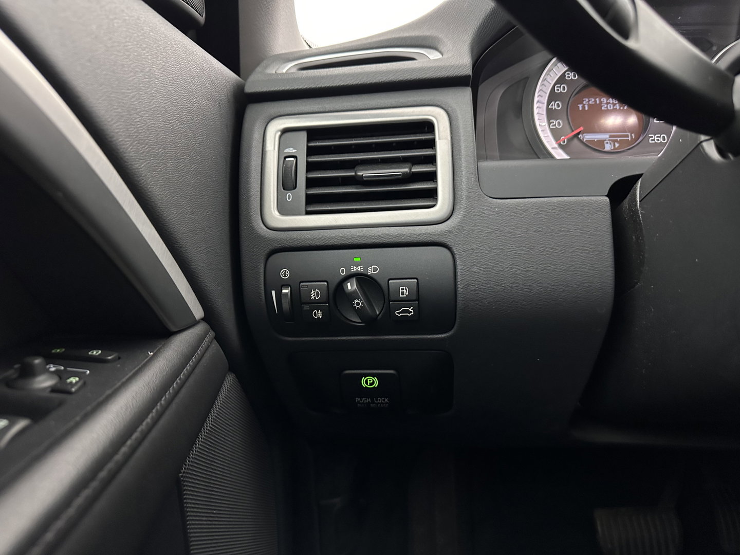 Volvo V70 1.6 T4 Limited Edition Aut. *LEATHER | XENON | NAVI-FULLMAP | HEATED-COMFORTSEATS | ECC | PDC | CRUISE | 17''ALU*