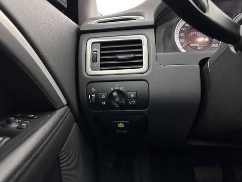 Volvo V70 1.6 T4 Limited Edition Aut. *LEATHER | XENON | NAVI-FULLMAP | HEATED-COMFORTSEATS | ECC | PDC | CRUISE | 17''ALU*