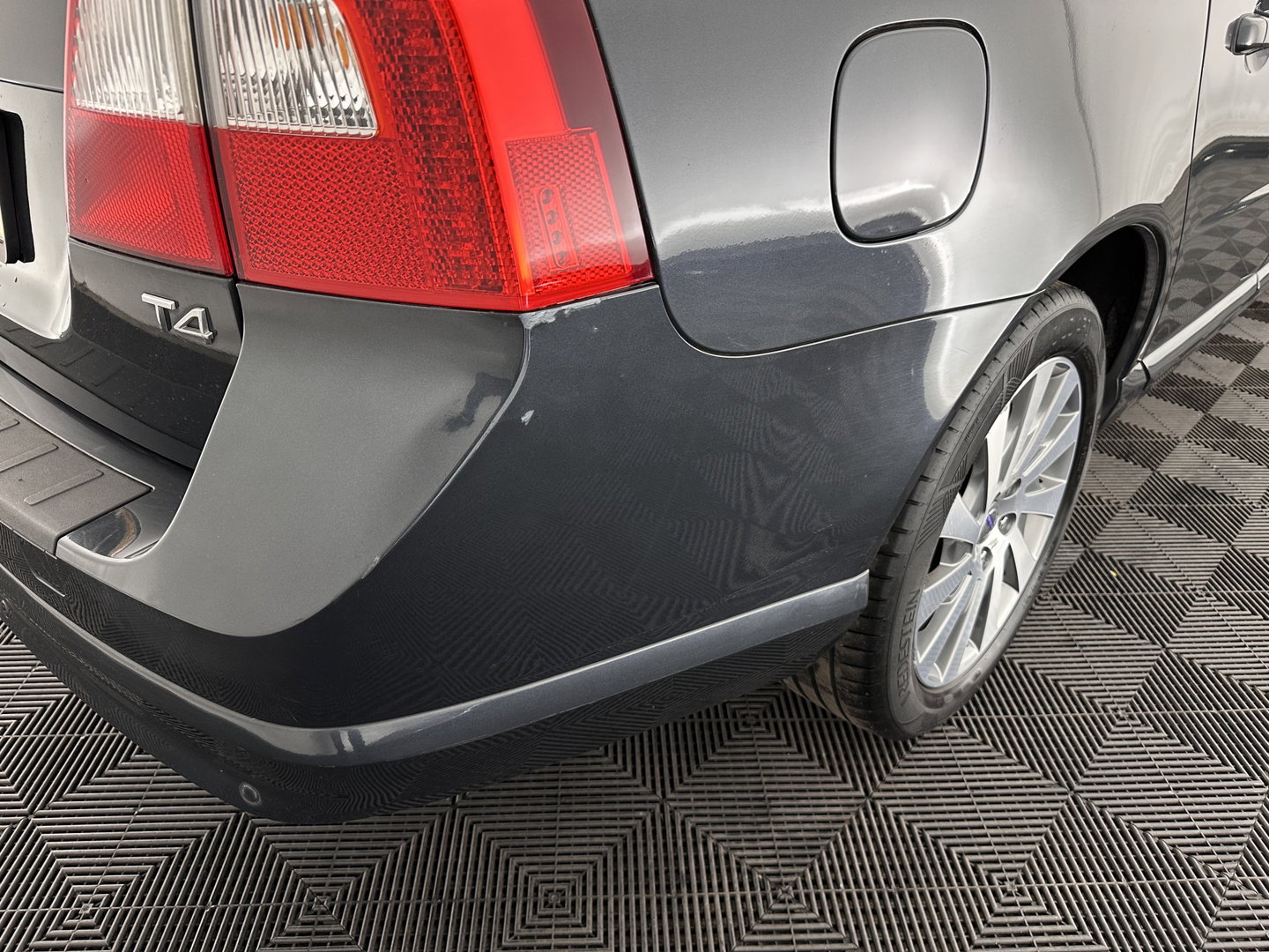 Volvo V70 1.6 T4 Limited Edition Aut. *LEATHER | XENON | NAVI-FULLMAP | HEATED-COMFORTSEATS | ECC | PDC | CRUISE | 17''ALU*