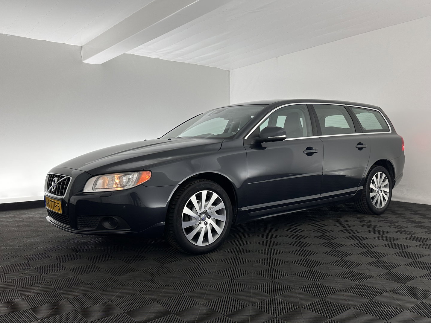 Volvo V70 1.6 T4 Limited Edition Aut. *LEATHER | XENON | NAVI-FULLMAP | HEATED-COMFORTSEATS | ECC | PDC | CRUISE | 17''ALU*