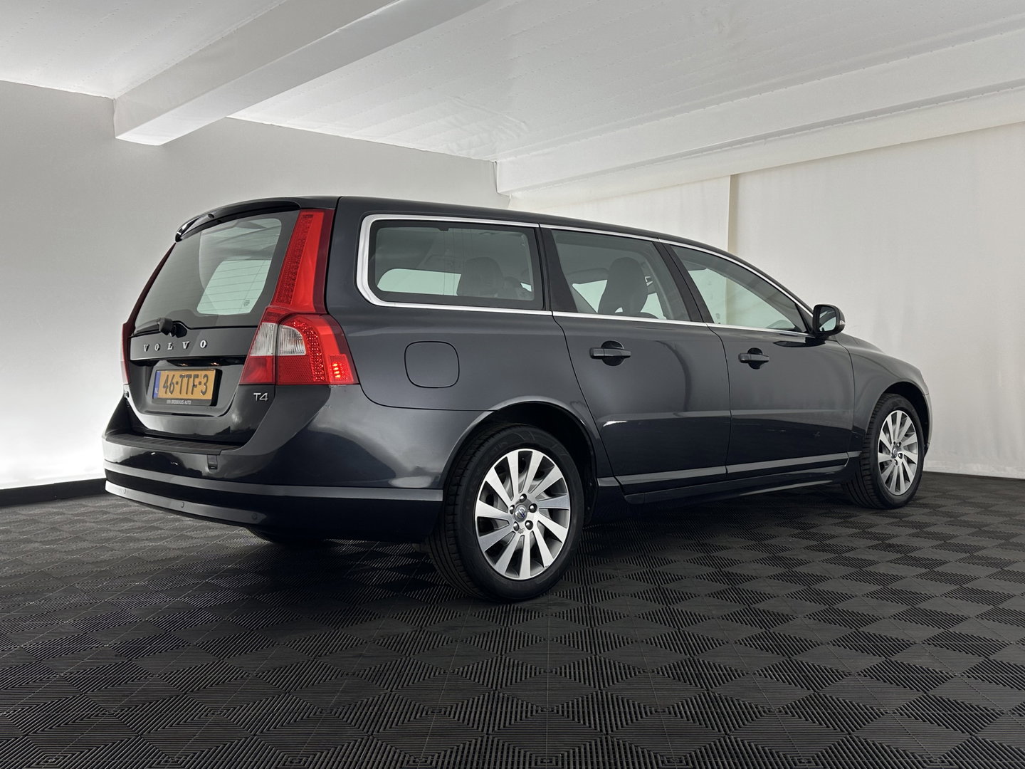 Volvo V70 1.6 T4 Limited Edition Aut. *LEATHER | XENON | NAVI-FULLMAP | HEATED-COMFORTSEATS | ECC | PDC | CRUISE | 17''ALU*