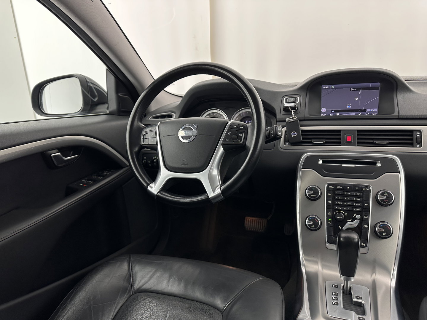 Volvo V70 1.6 T4 Limited Edition Aut. *LEATHER | XENON | NAVI-FULLMAP | HEATED-COMFORTSEATS | ECC | PDC | CRUISE | 17''ALU*