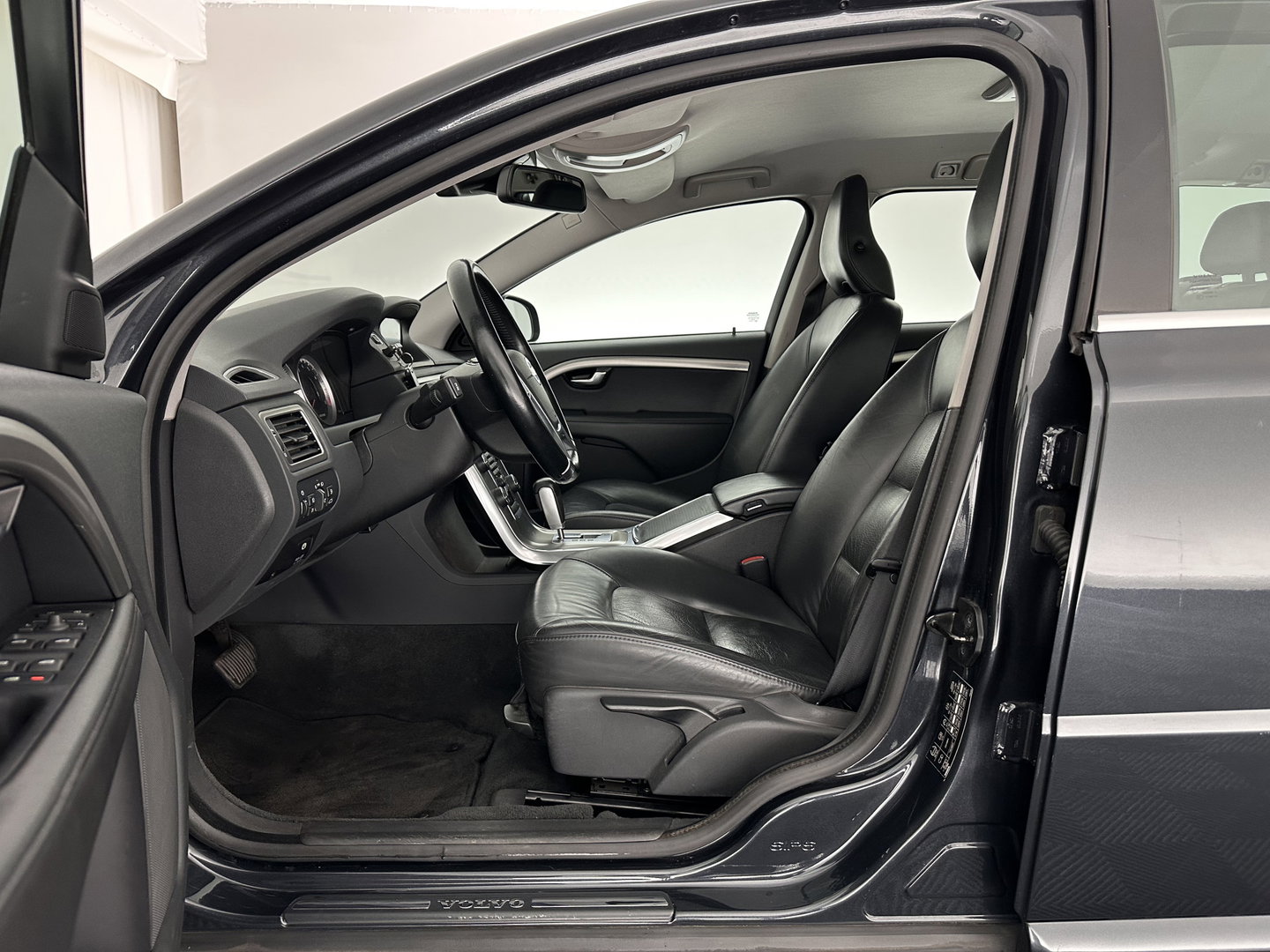 Volvo V70 1.6 T4 Limited Edition Aut. *LEATHER | XENON | NAVI-FULLMAP | HEATED-COMFORTSEATS | ECC | PDC | CRUISE | 17''ALU*