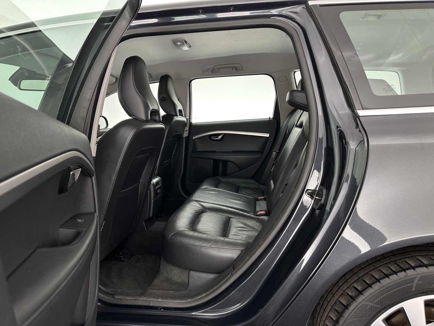 Volvo V70 1.6 T4 Limited Edition Aut. *LEATHER | XENON | NAVI-FULLMAP | HEATED-COMFORTSEATS | ECC | PDC | CRUISE | 17''ALU*