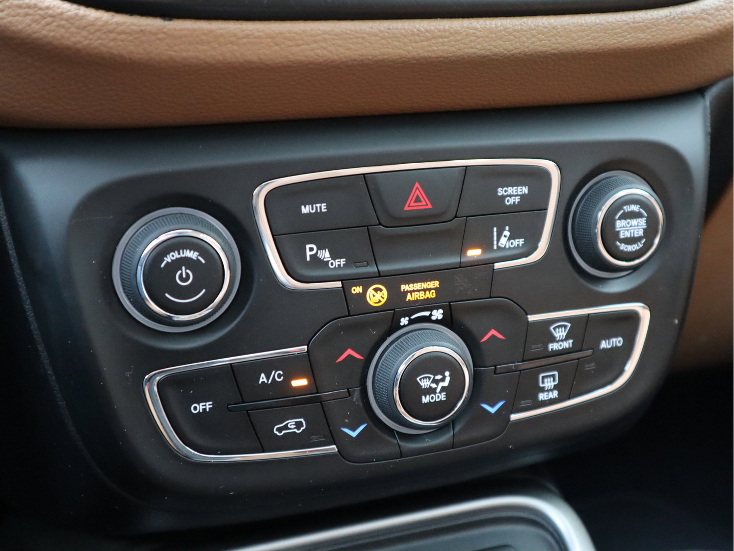 Jeep Compass 1.4 MultiAir 141pk Trailhawk - Grijs kenteken - Pano - Cruise