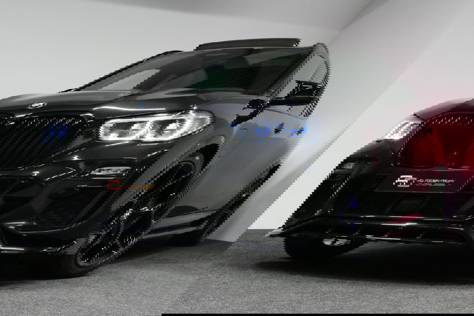 BMW X5 xDrive45e M Sport / Maxton Design Bodykit V.2 / Panoramadak / Achterasbesturing / BMW Laser Light / Elektr. verstelbare voorstoelen + memory / Stoelkoeling + -verwarming / Soft Close / Ambienteverlichting / HUD / Rondomzichtcamera / Apple Carplay - Androi