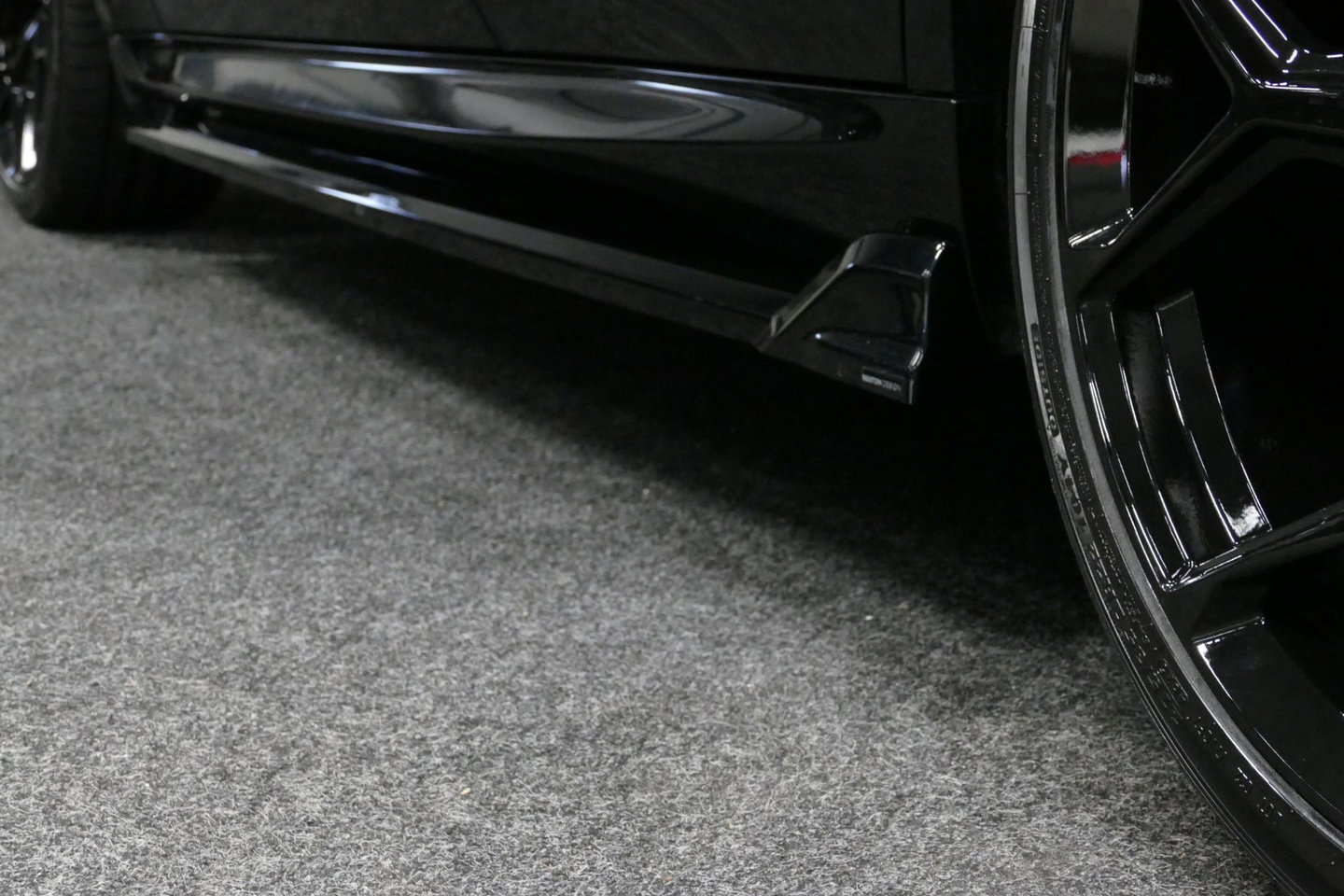 BMW X5 xDrive45e M Sport / Maxton Design Bodykit V.2 / Panoramadak / Achterasbesturing / BMW Laser Light / Elektr. verstelbare voorstoelen + memory / Stoelkoeling + -verwarming / Soft Close / Ambienteverlichting / HUD / Rondomzichtcamera / Apple Carplay - Androi