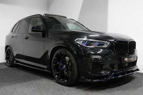 BMW X5 xDrive45e M Sport / Maxton Design Bodykit V.2 / Panoramadak / Achterasbesturing / BMW Laser Light / Elektr. verstelbare voorstoelen + memory / Stoelkoeling + -verwarming / Soft Close / Ambienteverlichting / HUD / Rondomzichtcamera / Apple Carplay - Androi