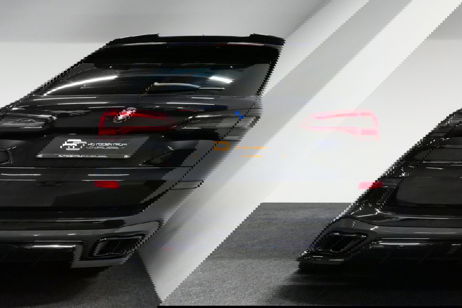 BMW X5 xDrive45e M Sport / Maxton Design Bodykit V.2 / Panoramadak / Achterasbesturing / BMW Laser Light / Elektr. verstelbare voorstoelen + memory / Stoelkoeling + -verwarming / Soft Close / Ambienteverlichting / HUD / Rondomzichtcamera / Apple Carplay - Androi