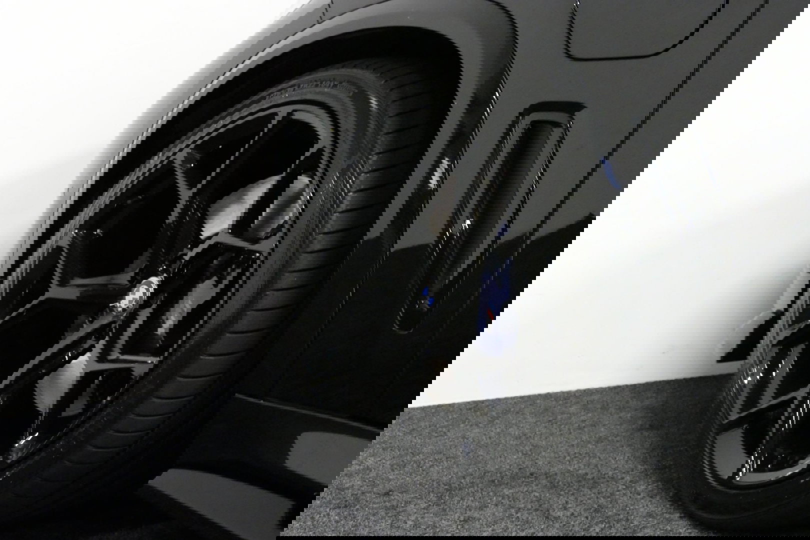 BMW X5 xDrive45e M Sport / Maxton Design Bodykit V.2 / Panoramadak / Achterasbesturing / BMW Laser Light / Elektr. verstelbare voorstoelen + memory / Stoelkoeling + -verwarming / Soft Close / Ambienteverlichting / HUD / Rondomzichtcamera / Apple Carplay - Androi