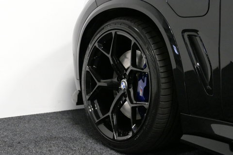 BMW X5 xDrive45e M Sport / Maxton Design Bodykit V.2 / Panoramadak / Achterasbesturing / BMW Laser Light / Elektr. verstelbare voorstoelen + memory / Stoelkoeling + -verwarming / Soft Close / Ambienteverlichting / HUD / Rondomzichtcamera / Apple Carplay - Androi